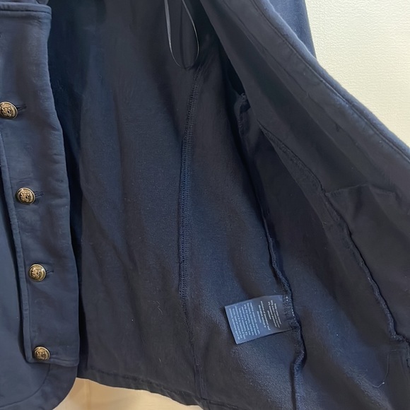 Tommy Hilfiger military band blazer. Super soft, brass buttons, and pockets - Picture 7 of 9